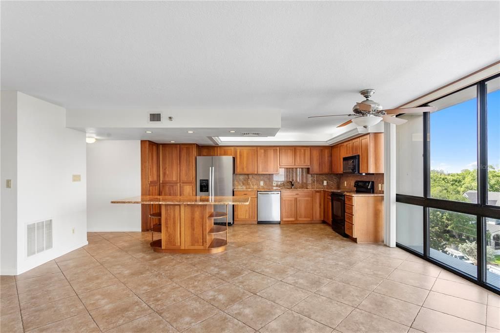 For Rent: $3,900 (2 beds, 2 baths, 1702 Square Feet)