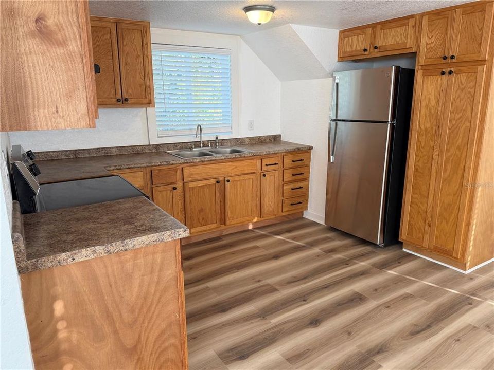 For Sale: $239,000 (2 beds, 1 baths, 1084 Square Feet)