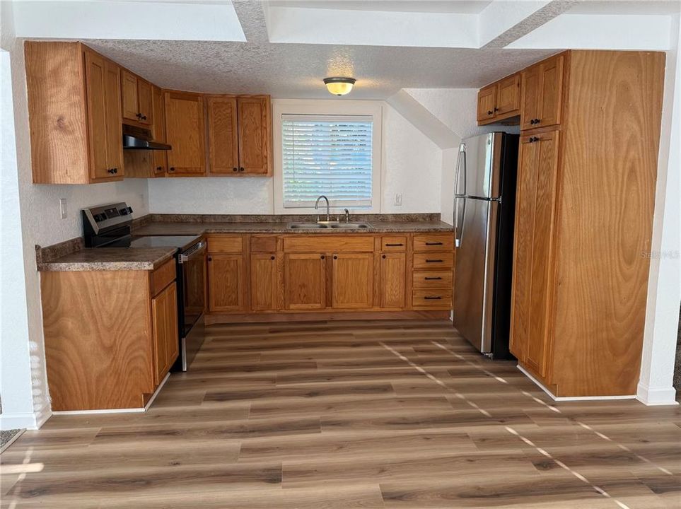 For Sale: $239,000 (2 beds, 1 baths, 1084 Square Feet)