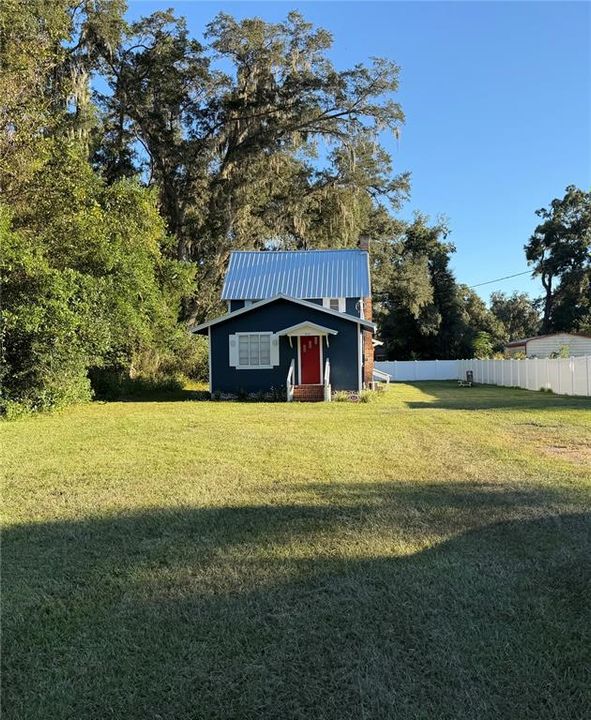 For Sale: $239,000 (2 beds, 1 baths, 1084 Square Feet)