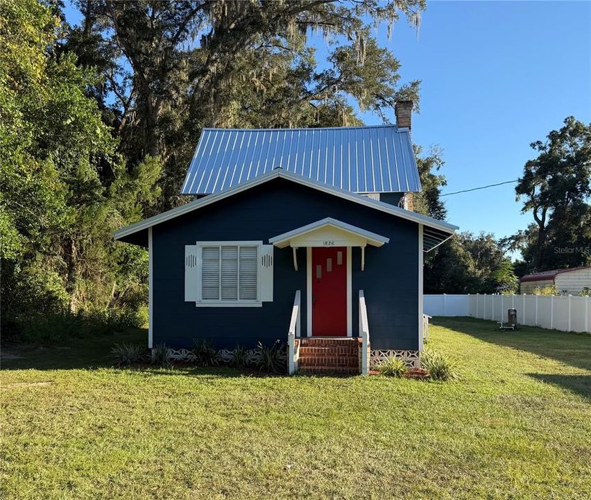 For Sale: $239,000 (2 beds, 1 baths, 1084 Square Feet)