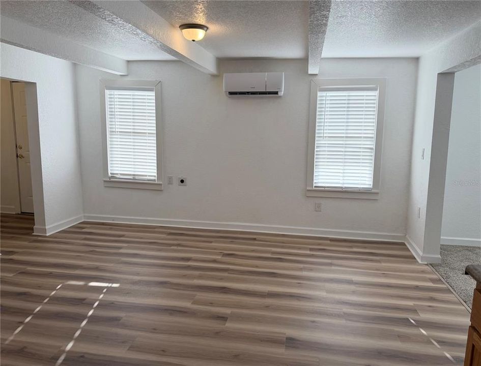 For Sale: $239,000 (2 beds, 1 baths, 1084 Square Feet)