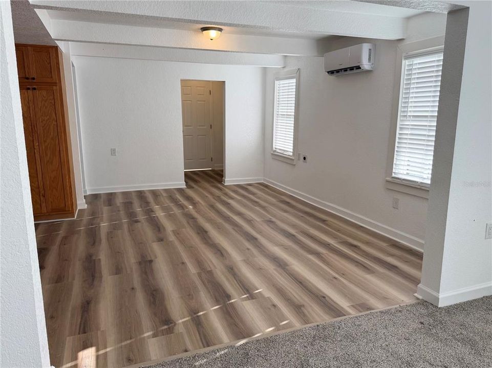 For Sale: $239,000 (2 beds, 1 baths, 1084 Square Feet)