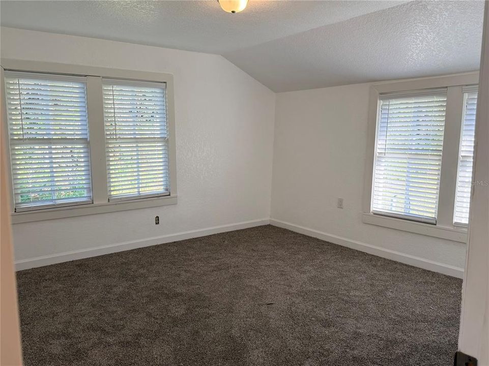 For Sale: $239,000 (2 beds, 1 baths, 1084 Square Feet)