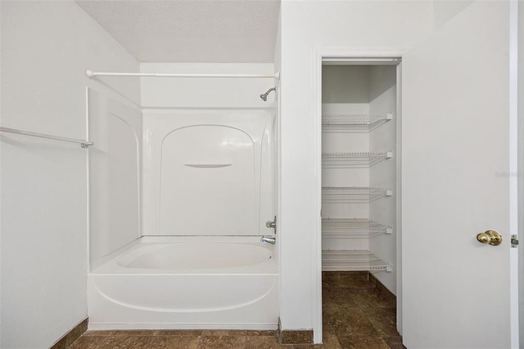 For Sale: $398,000 (4 beds, 2 baths, 2387 Square Feet)