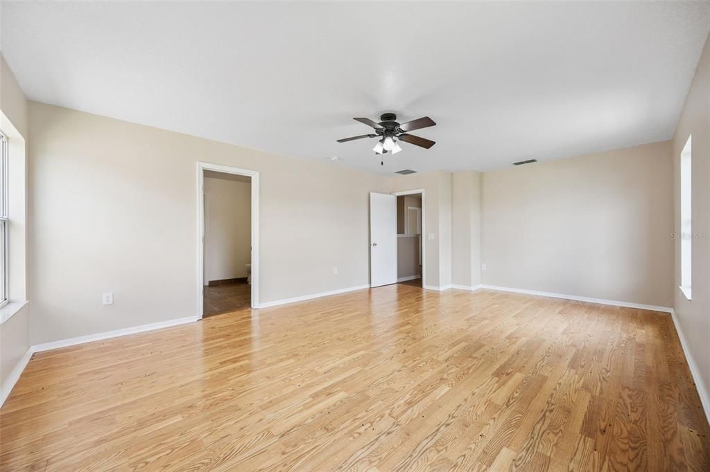 For Sale: $398,000 (4 beds, 2 baths, 2387 Square Feet)