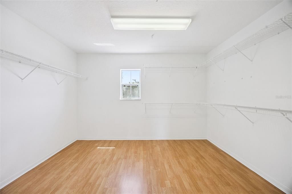 For Sale: $398,000 (4 beds, 2 baths, 2387 Square Feet)
