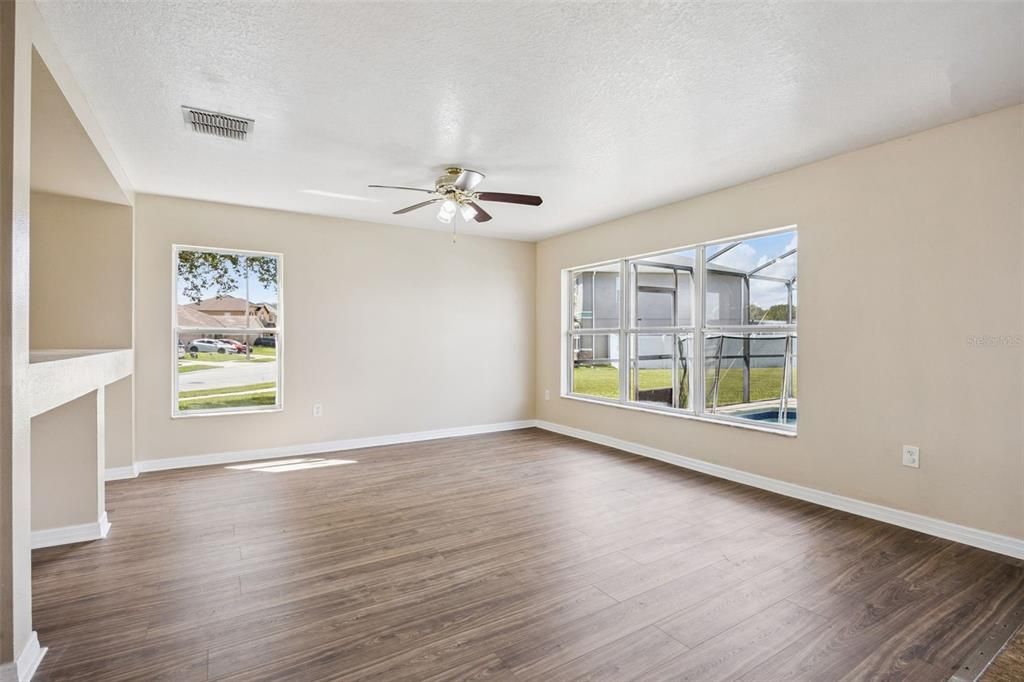 For Sale: $398,000 (4 beds, 2 baths, 2387 Square Feet)