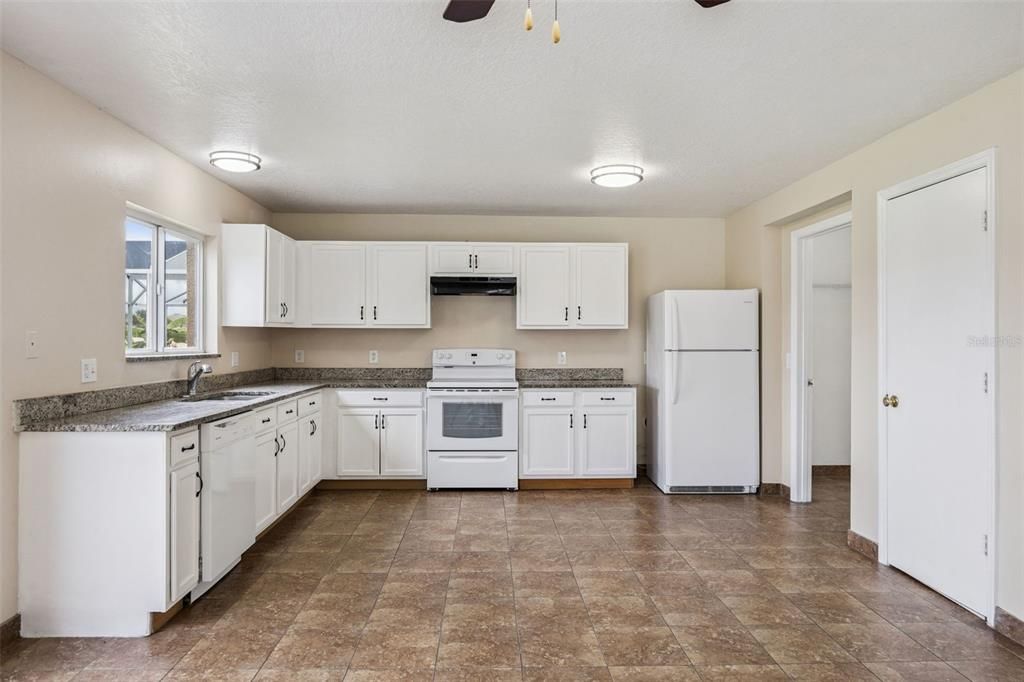 For Sale: $398,000 (4 beds, 2 baths, 2387 Square Feet)