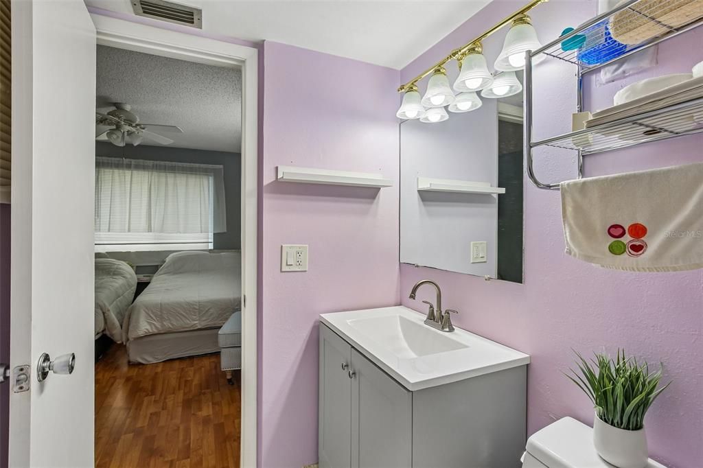 For Sale: $119,900 (2 beds, 2 baths, 800 Square Feet)