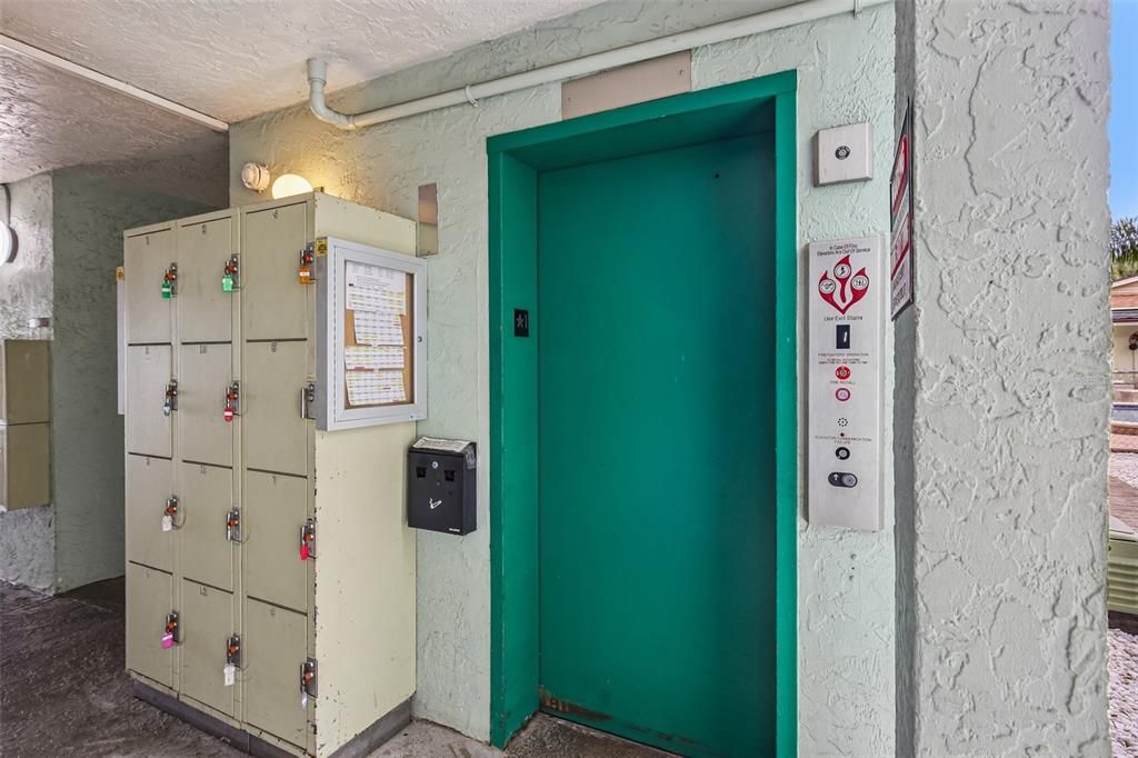 For Sale: $119,900 (2 beds, 2 baths, 800 Square Feet)