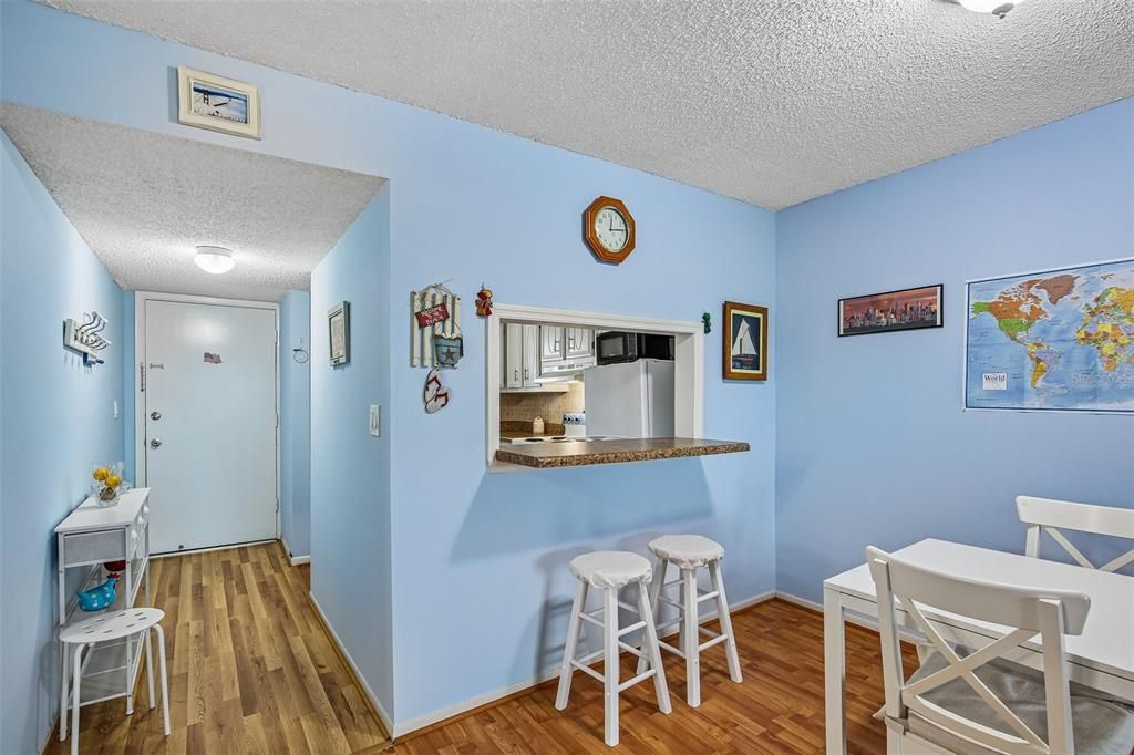For Sale: $119,900 (2 beds, 2 baths, 800 Square Feet)