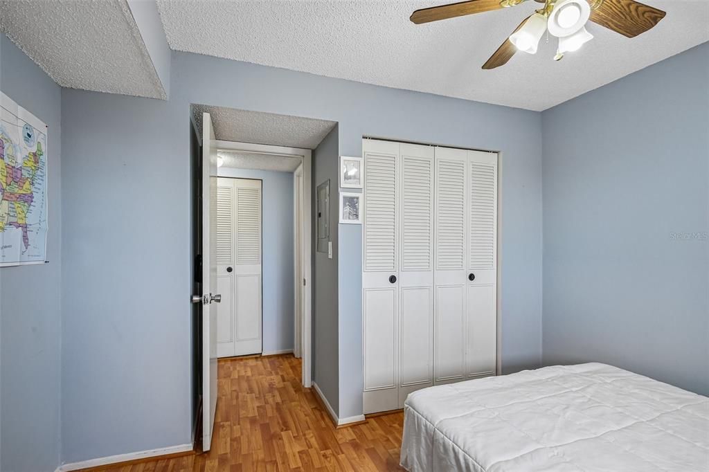 For Sale: $119,900 (2 beds, 2 baths, 800 Square Feet)