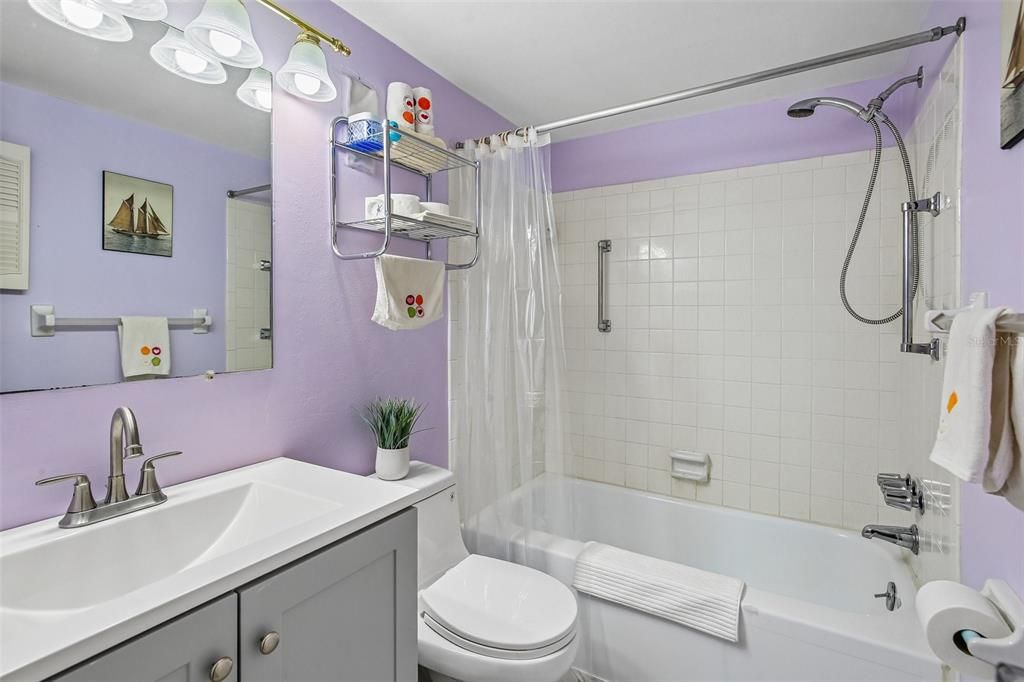For Sale: $119,900 (2 beds, 2 baths, 800 Square Feet)