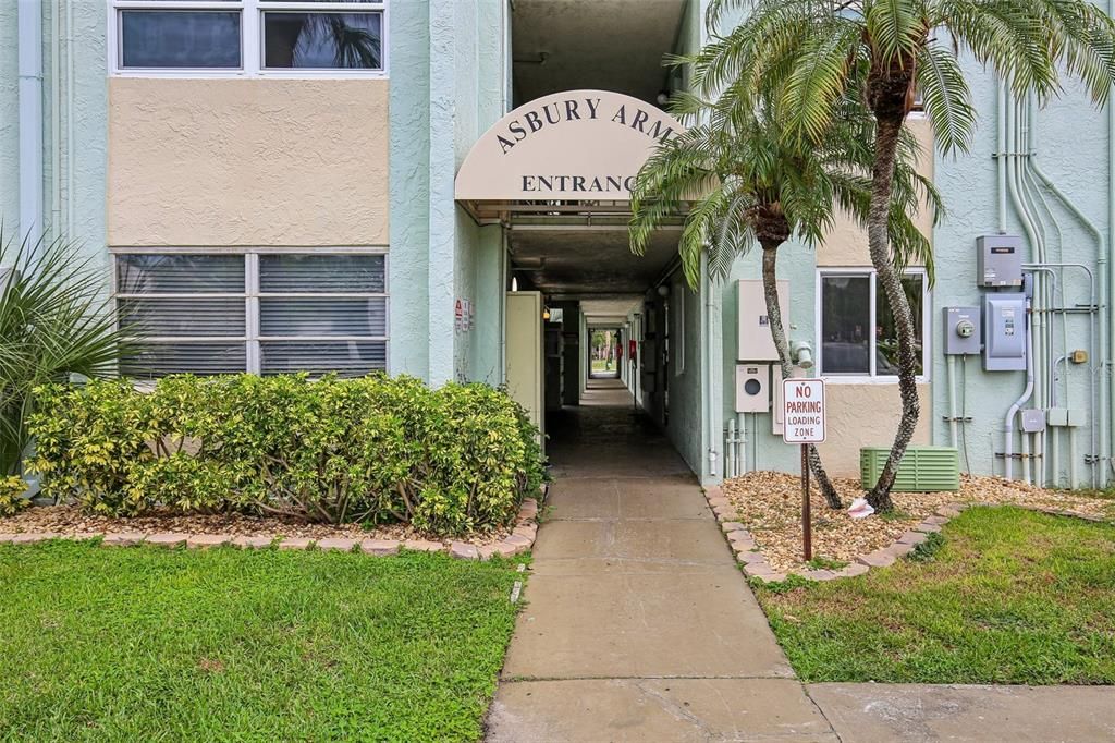 For Sale: $119,900 (2 beds, 2 baths, 800 Square Feet)