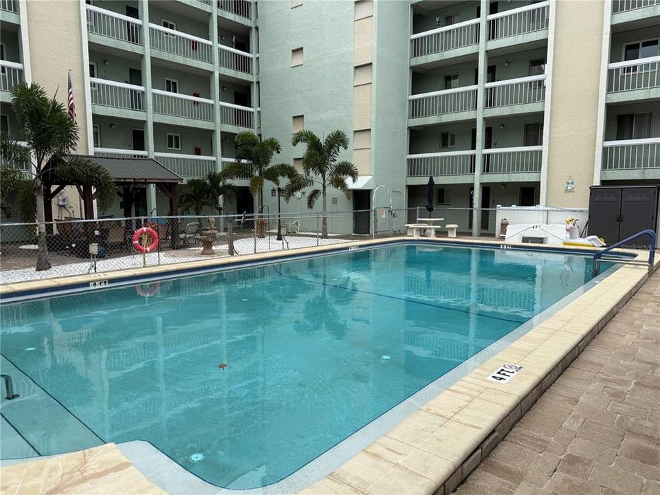 For Sale: $119,900 (2 beds, 2 baths, 800 Square Feet)