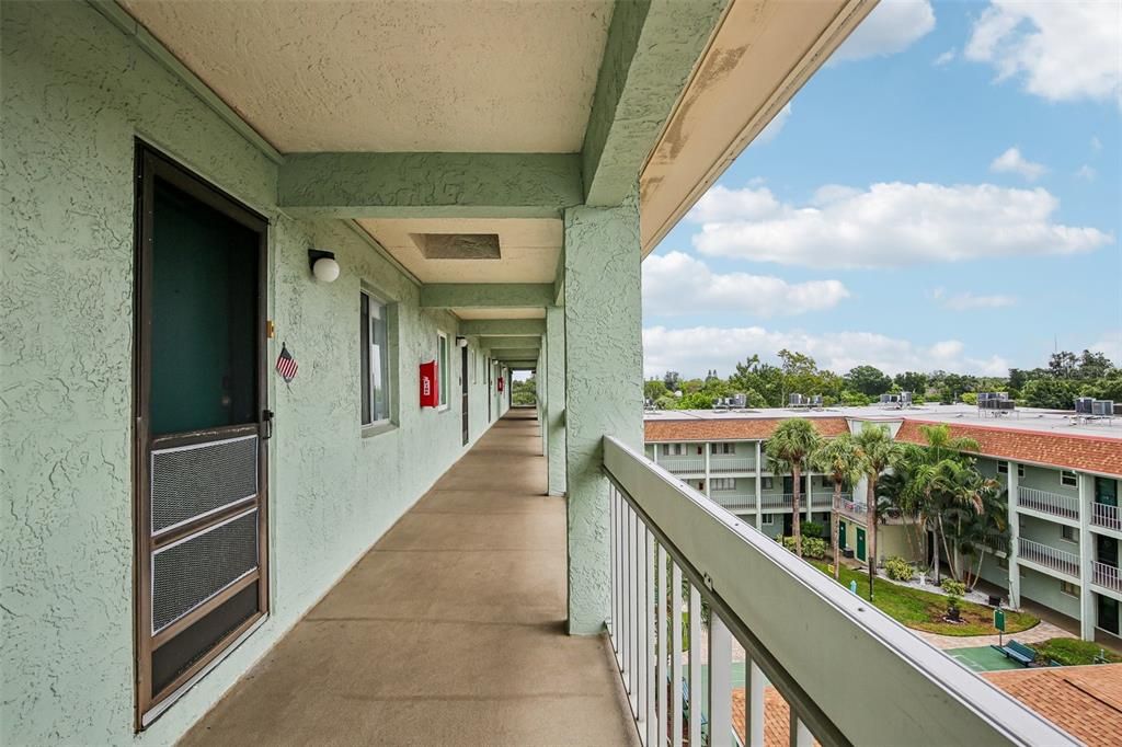 For Sale: $119,900 (2 beds, 2 baths, 800 Square Feet)