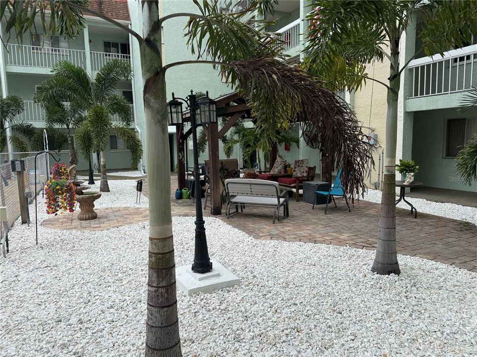 For Sale: $119,900 (2 beds, 2 baths, 800 Square Feet)