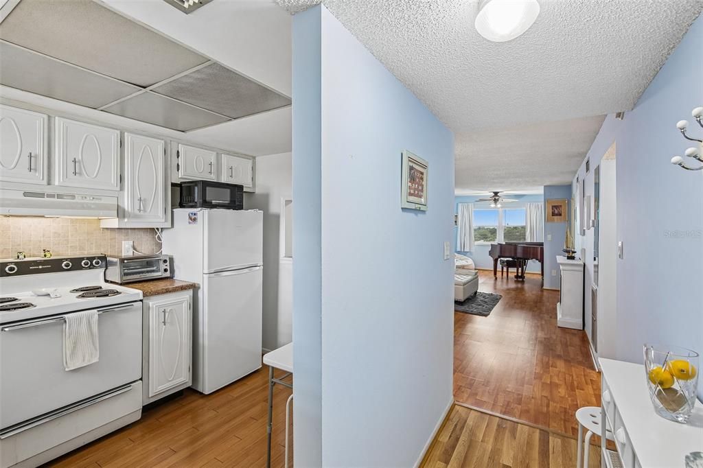 For Sale: $119,900 (2 beds, 2 baths, 800 Square Feet)