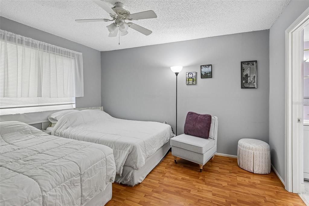 For Sale: $119,900 (2 beds, 2 baths, 800 Square Feet)