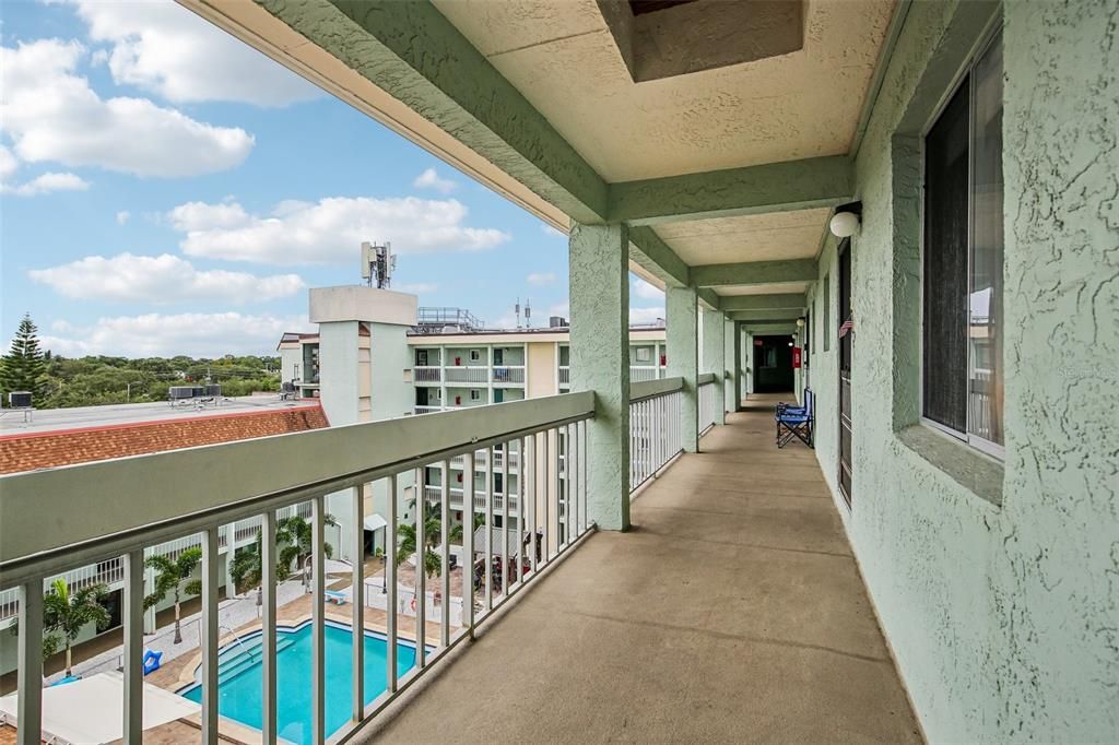For Sale: $119,900 (2 beds, 2 baths, 800 Square Feet)