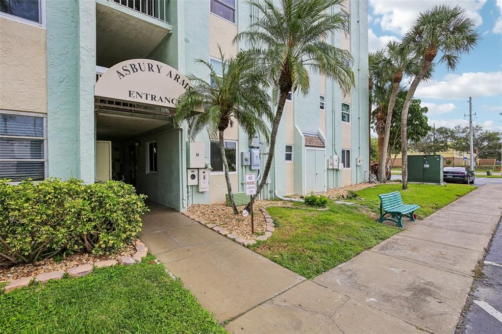 For Sale: $119,900 (2 beds, 2 baths, 800 Square Feet)