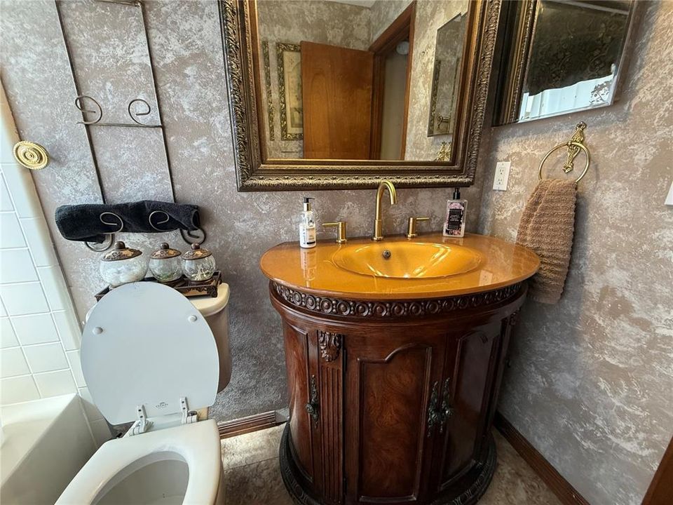 For Sale: $357,000 (2 beds, 2 baths, 1800 Square Feet)
