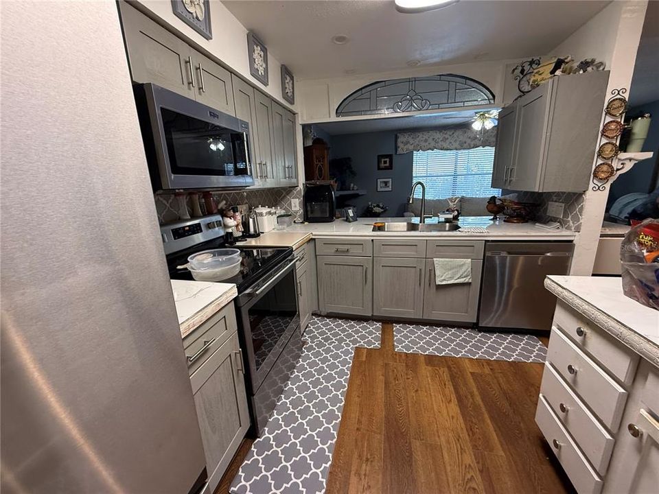 For Sale: $357,000 (2 beds, 2 baths, 1800 Square Feet)