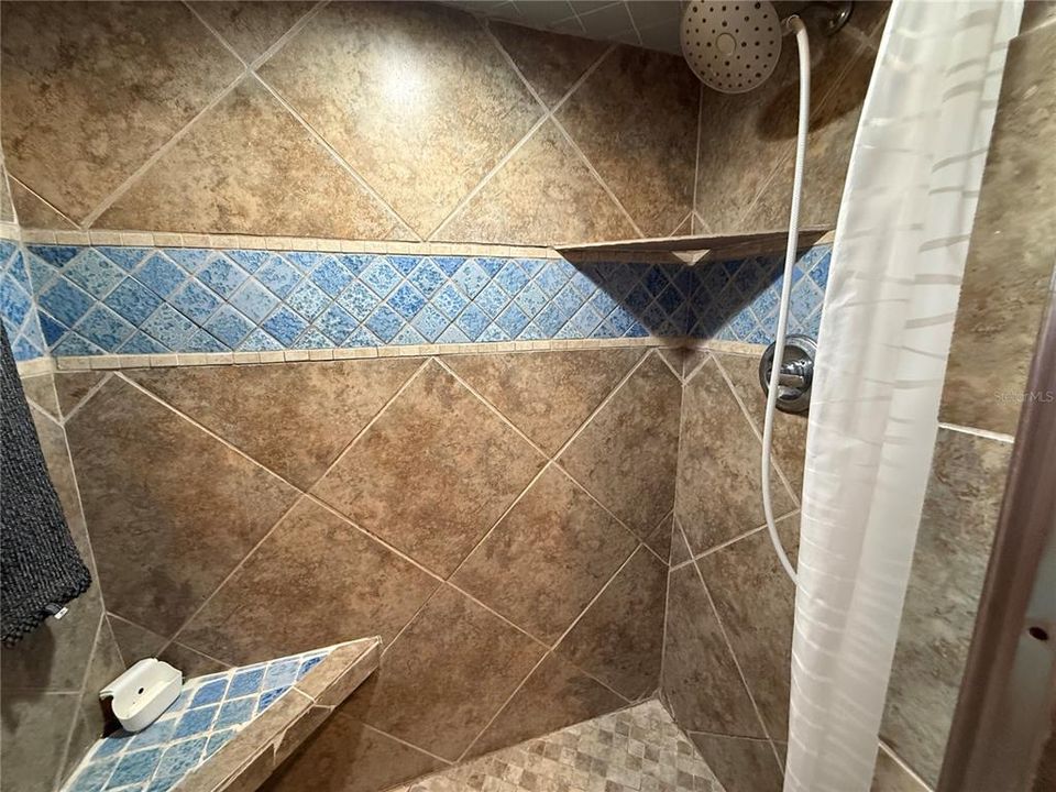 For Sale: $357,000 (2 beds, 2 baths, 1800 Square Feet)