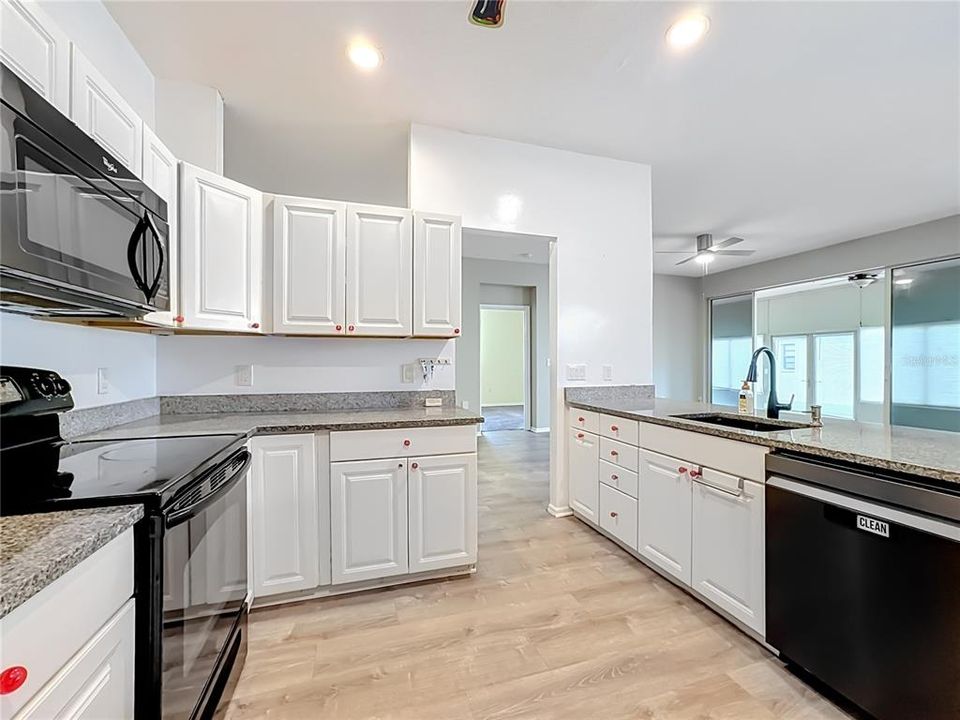 For Sale: $264,000 (2 beds, 2 baths, 1531 Square Feet)