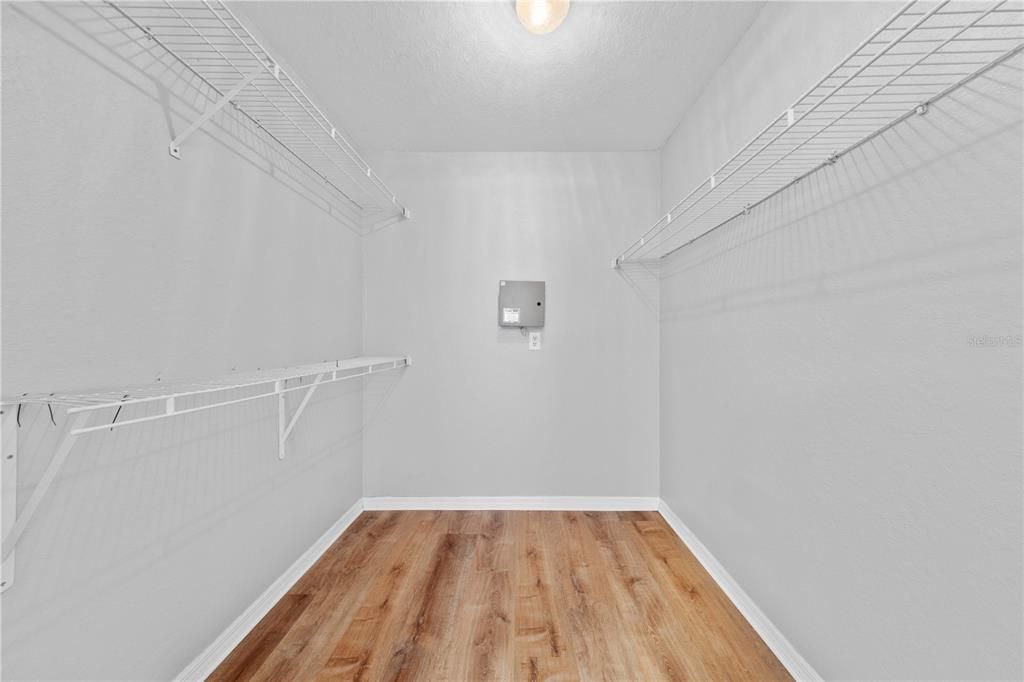 For Sale: $210,000 (2 beds, 2 baths, 1003 Square Feet)