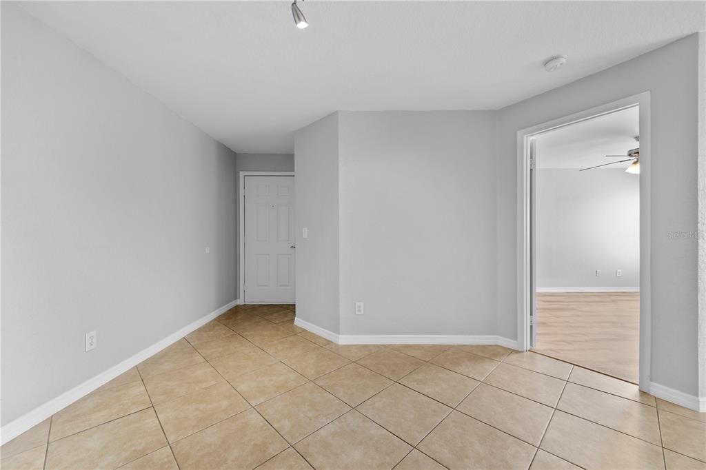 For Sale: $210,000 (2 beds, 2 baths, 1003 Square Feet)