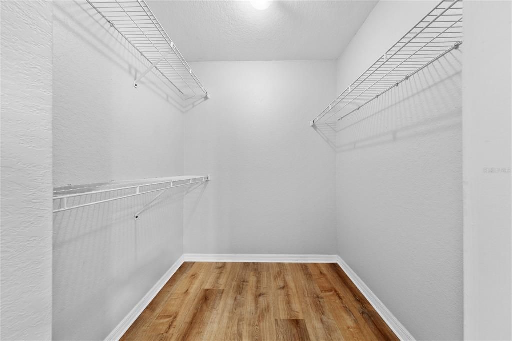 For Sale: $210,000 (2 beds, 2 baths, 1003 Square Feet)