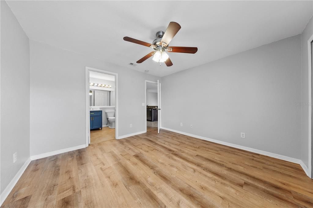 For Sale: $210,000 (2 beds, 2 baths, 1003 Square Feet)