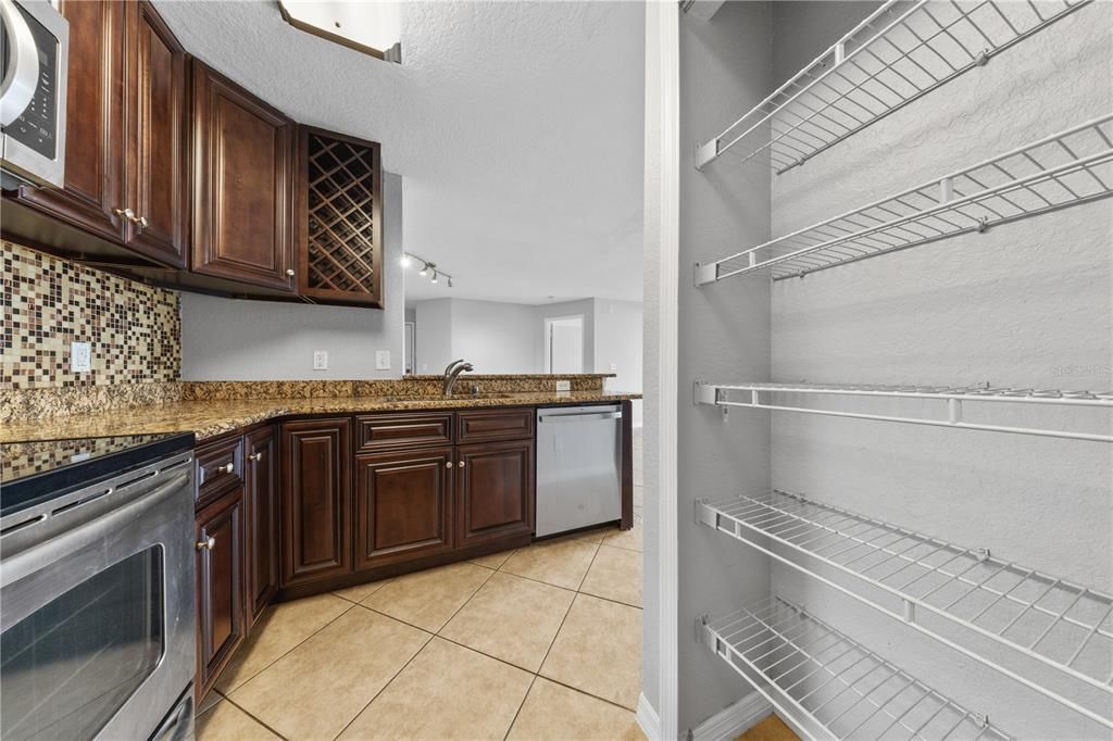 For Sale: $210,000 (2 beds, 2 baths, 1003 Square Feet)