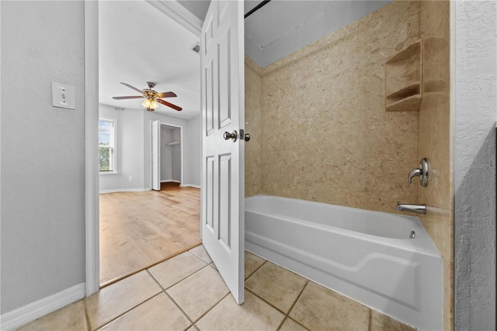For Sale: $210,000 (2 beds, 2 baths, 1003 Square Feet)