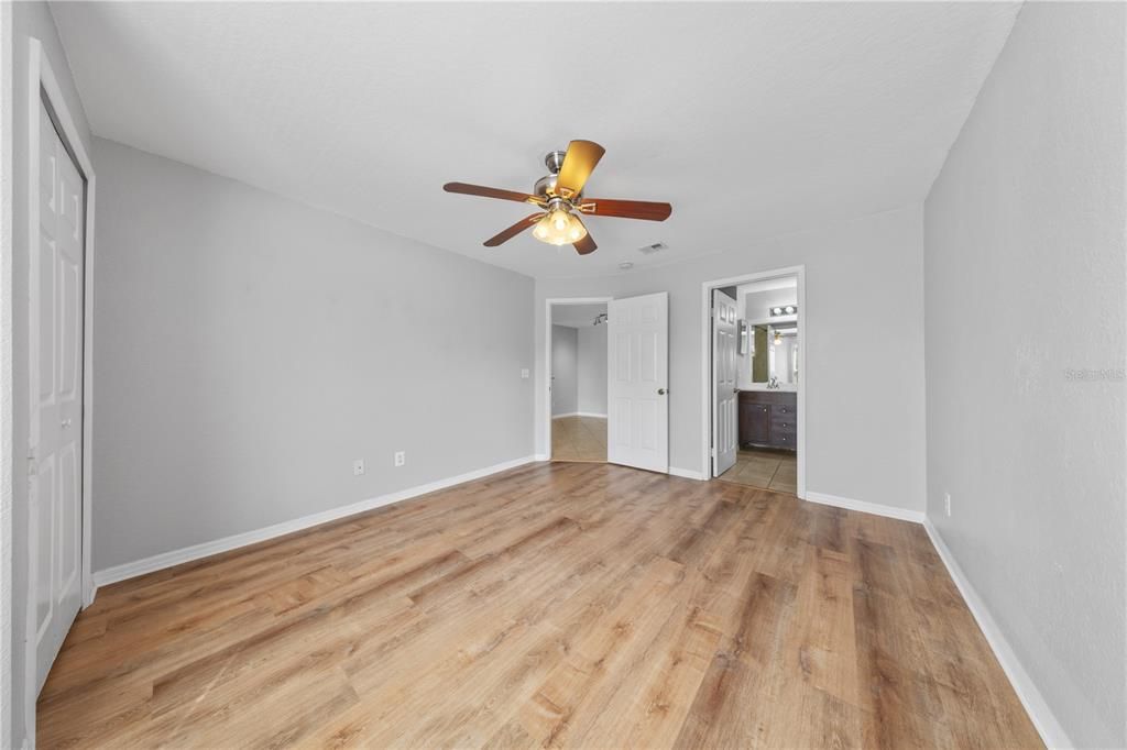 For Sale: $210,000 (2 beds, 2 baths, 1003 Square Feet)