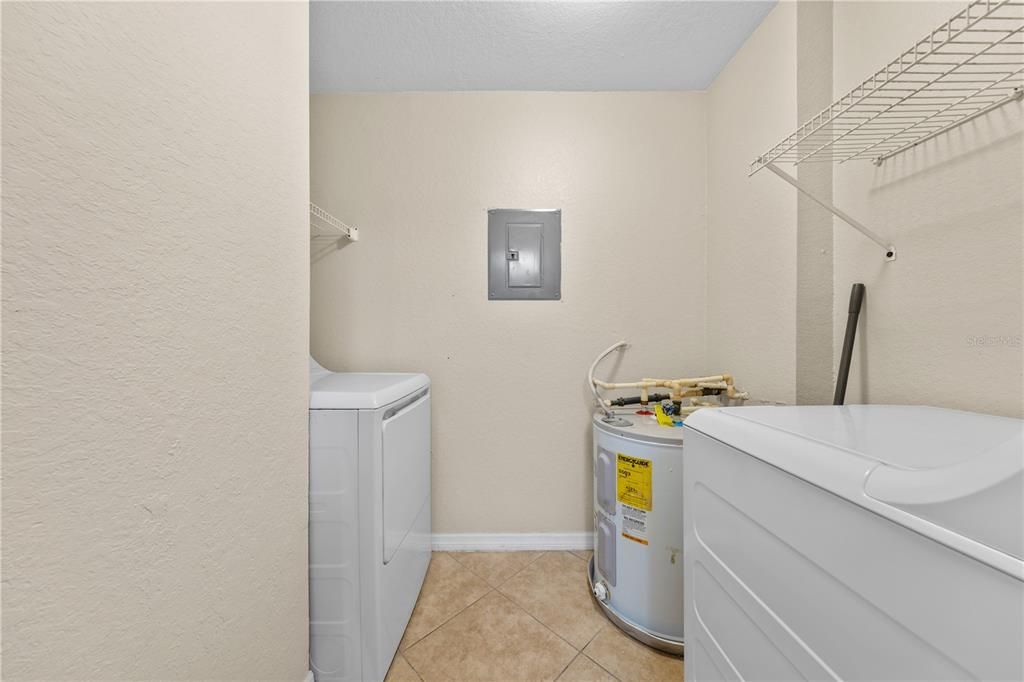 For Sale: $210,000 (2 beds, 2 baths, 1003 Square Feet)