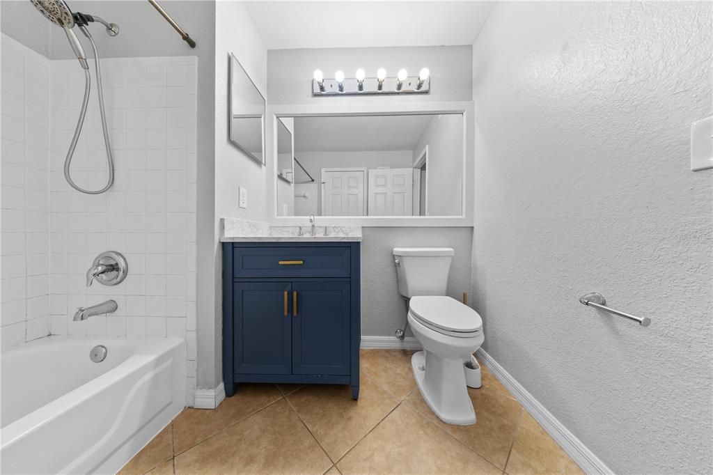 For Sale: $210,000 (2 beds, 2 baths, 1003 Square Feet)