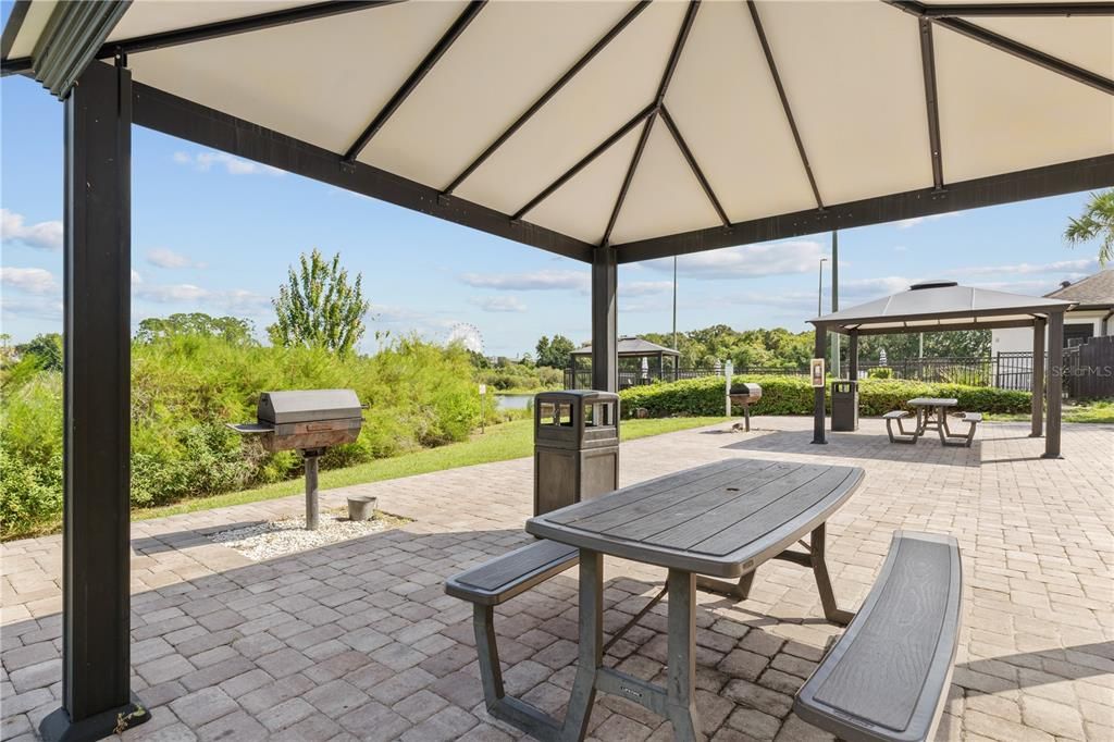 For Sale: $210,000 (2 beds, 2 baths, 1003 Square Feet)