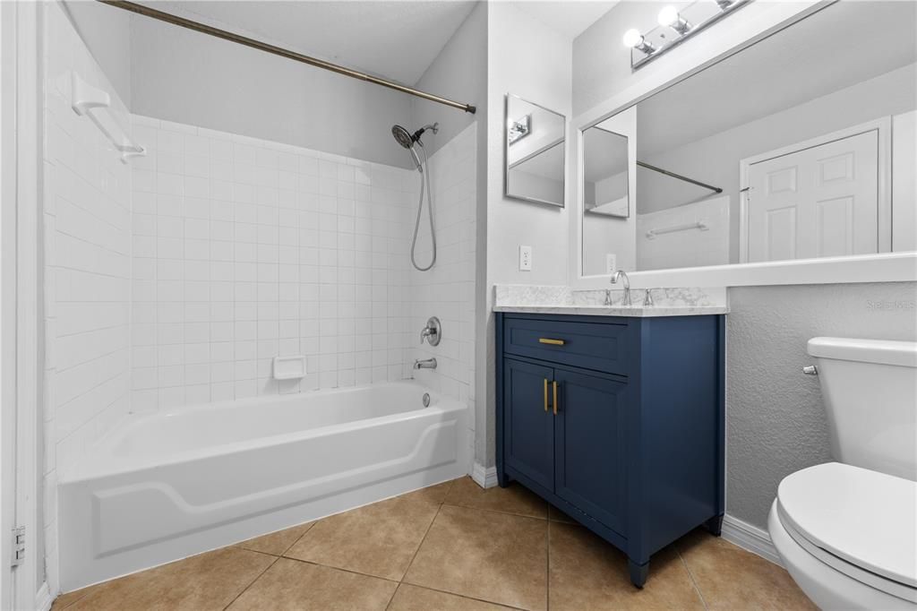 For Sale: $210,000 (2 beds, 2 baths, 1003 Square Feet)