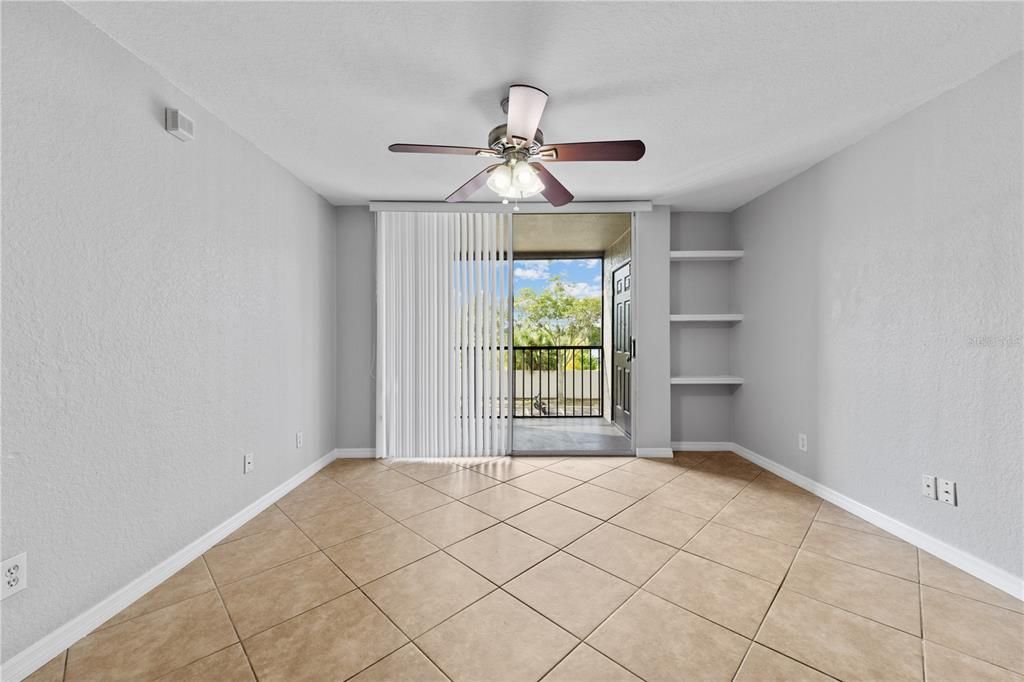 For Sale: $210,000 (2 beds, 2 baths, 1003 Square Feet)