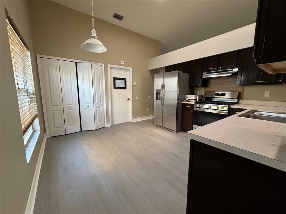 For Rent: $2,295 (3 beds, 2 baths, 1632 Square Feet)