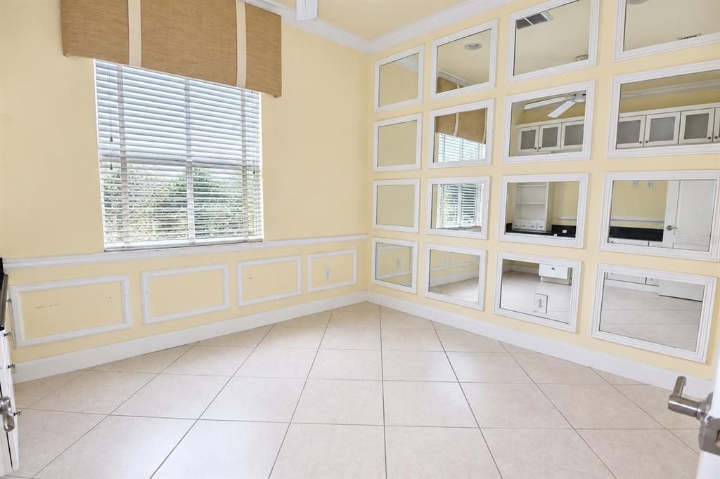 For Sale: $249,000 (2 beds, 2 baths, 1972 Square Feet)