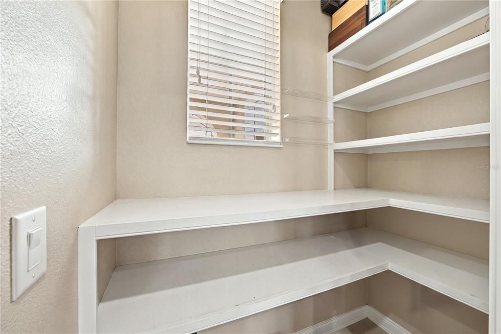 En Venta: $620,000 (3 camas, 2 baños, 2437 Pies cuadrados)