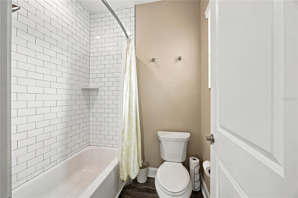 En Venta: $620,000 (3 camas, 2 baños, 2437 Pies cuadrados)