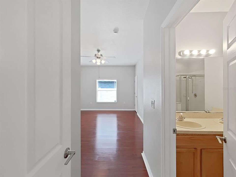For Rent: $2,295 (4 beds, 2 baths, 1917 Square Feet)