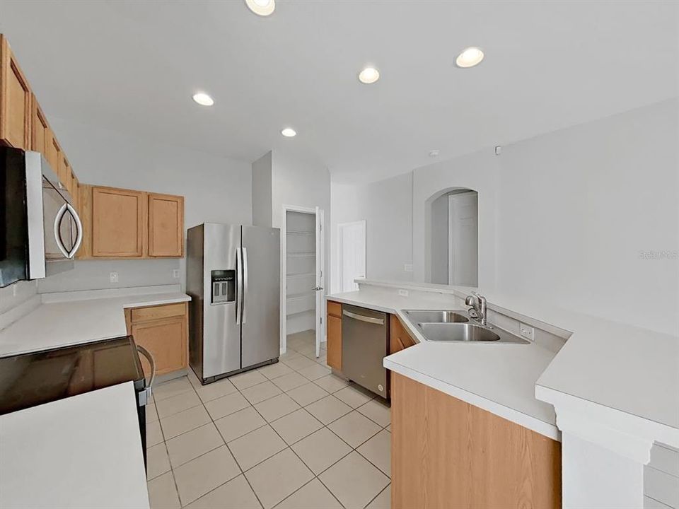 For Rent: $2,295 (4 beds, 2 baths, 1917 Square Feet)
