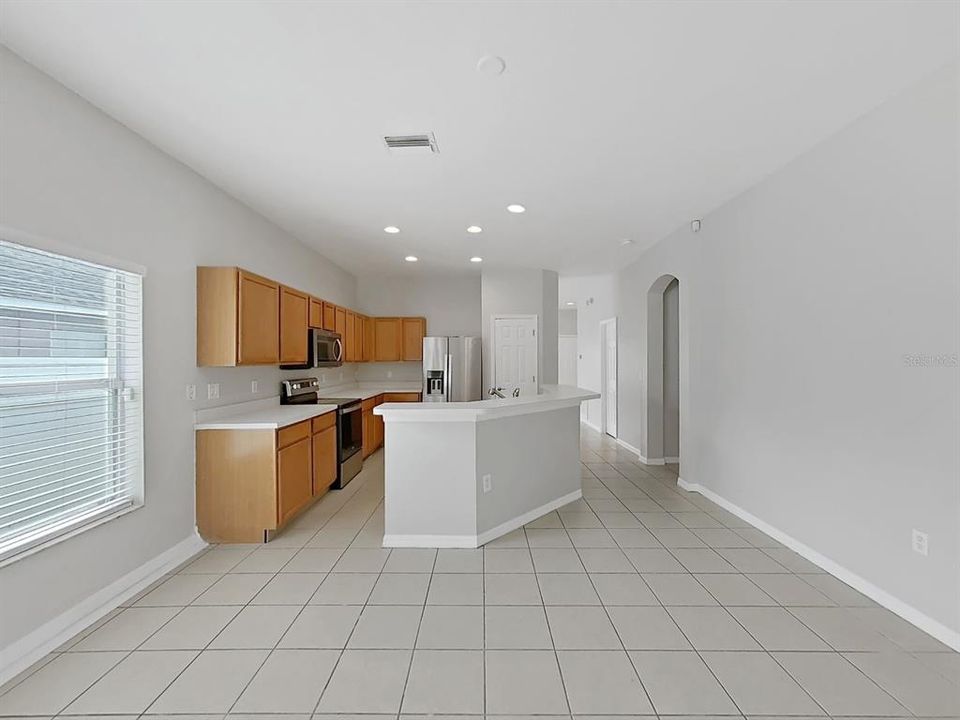 For Rent: $2,295 (4 beds, 2 baths, 1917 Square Feet)