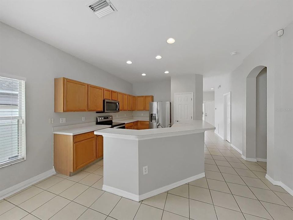 For Rent: $2,295 (4 beds, 2 baths, 1917 Square Feet)